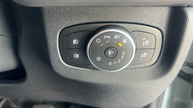 Ford Transit Courier E-Transit Courier 100kW 43kWh Trend Van Auto - Image 33